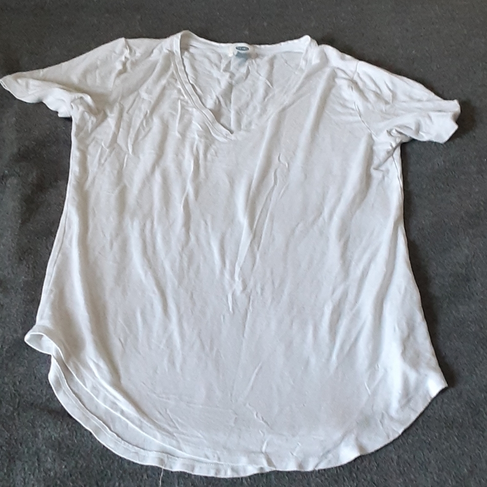 Low V white t-shirt and pink t-shirt